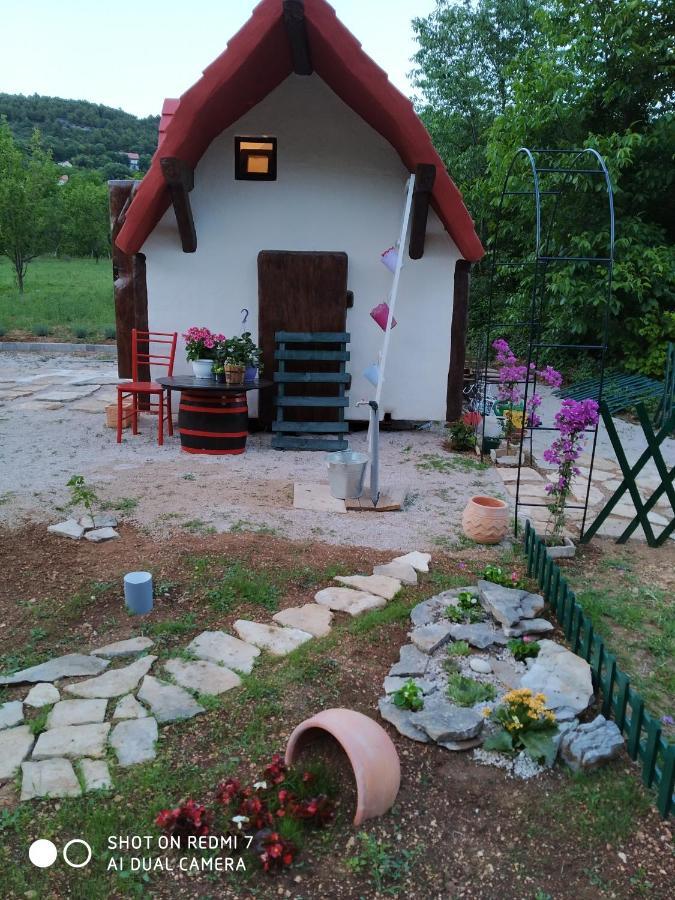 Krka Fairytale Little Castle 호텔 스크라딘 외부 사진